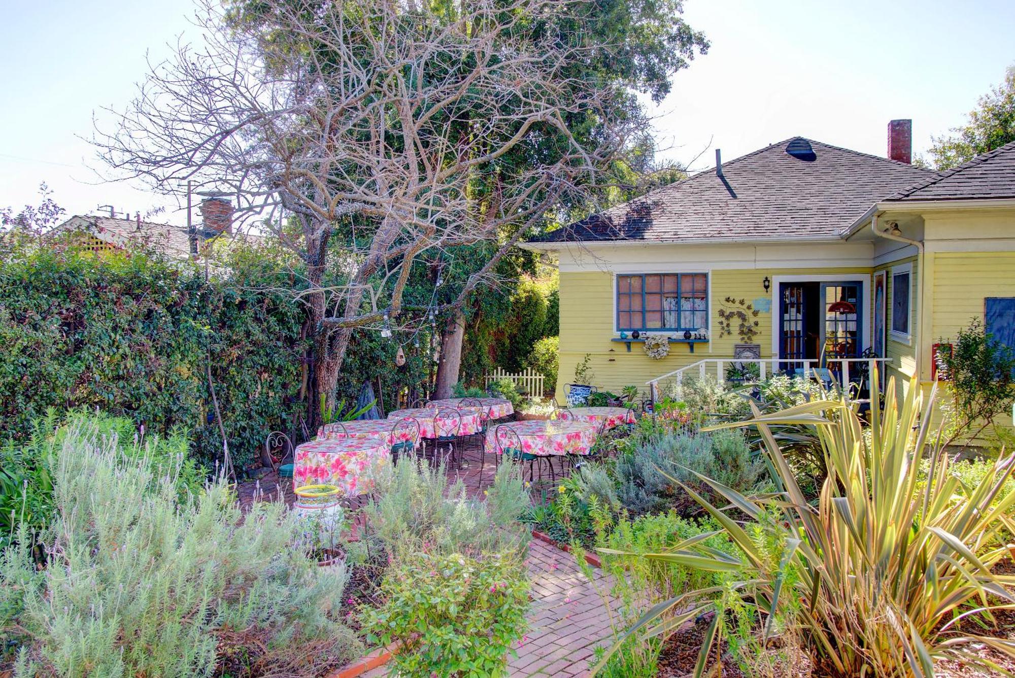 Secret Garden Inn & Cottages Санта Барбара Екстериор снимка